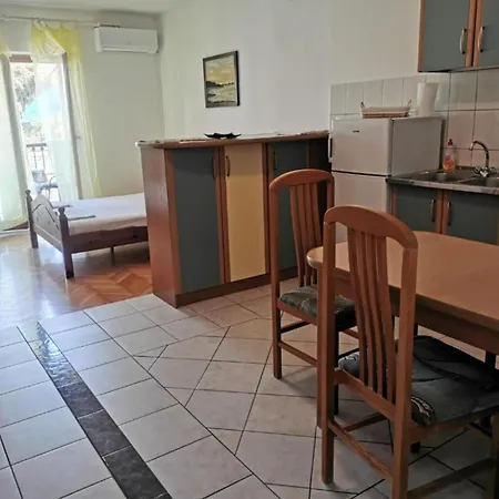 White House - Two Bedroom With Balcony And Sea View 2 Supetar