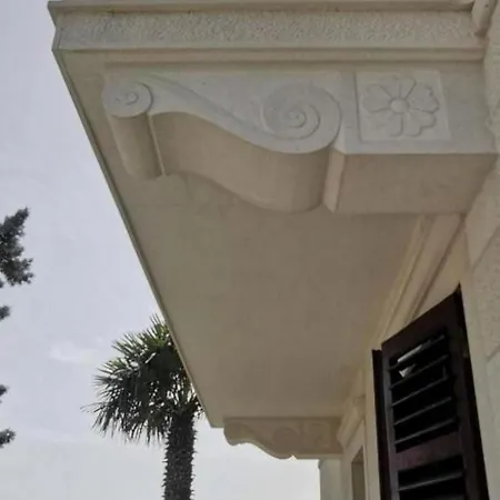 White House - Two Bedroom With Balcony And Sea View 2 Apartman