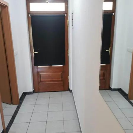 White House - Two Bedroom With Balcony And Sea View 2 Apartman *