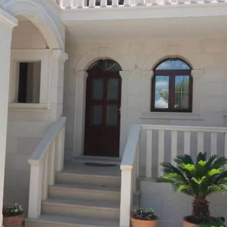 Apartman White House - Two Bedroom With Balcony And Sea View 2 *