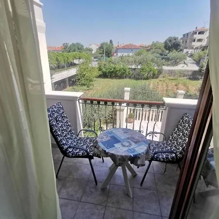 White House - Two Bedroom With Balcony And Sea View 2 Apartman