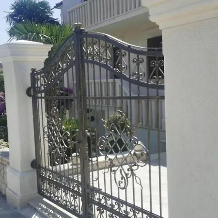 Apartman White House - Two Bedroom With Balcony And Sea View 2