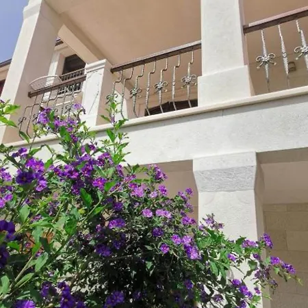 White House - Two Bedroom With Balcony And Sea View 2 Apartman *