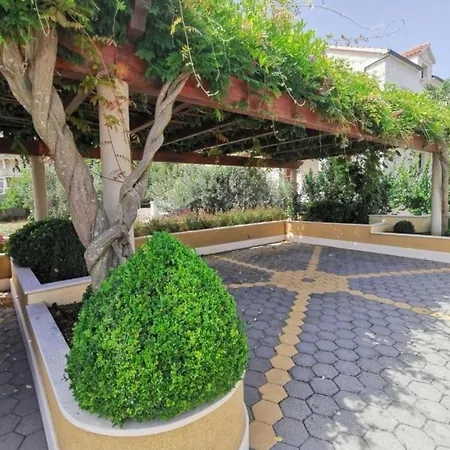 White House - Two Bedroom With Balcony And Sea View 2