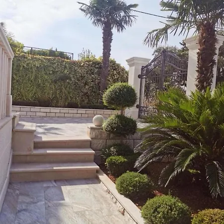 White House - Two Bedroom With Balcony And Sea View 2